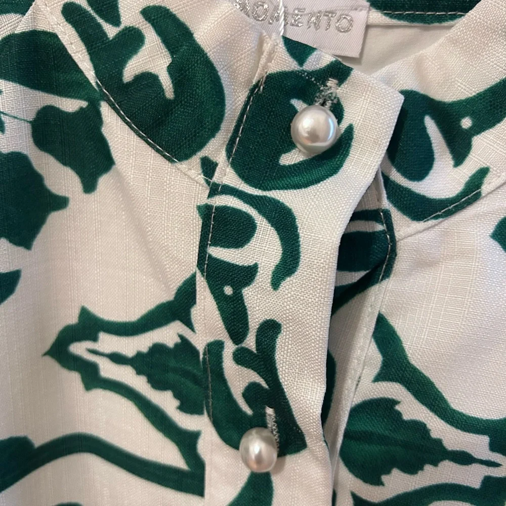 Momento boutique Long Sleeve Green and White Dress ๐ NWT Medium Pearl buttons! - Picture 7 of 8